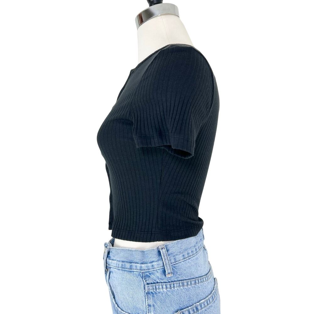 UO Crop Top Hook & Eye Front Closure Ribbed Black Short Sleeve Women's‎ Small - Picture 2 of 7
